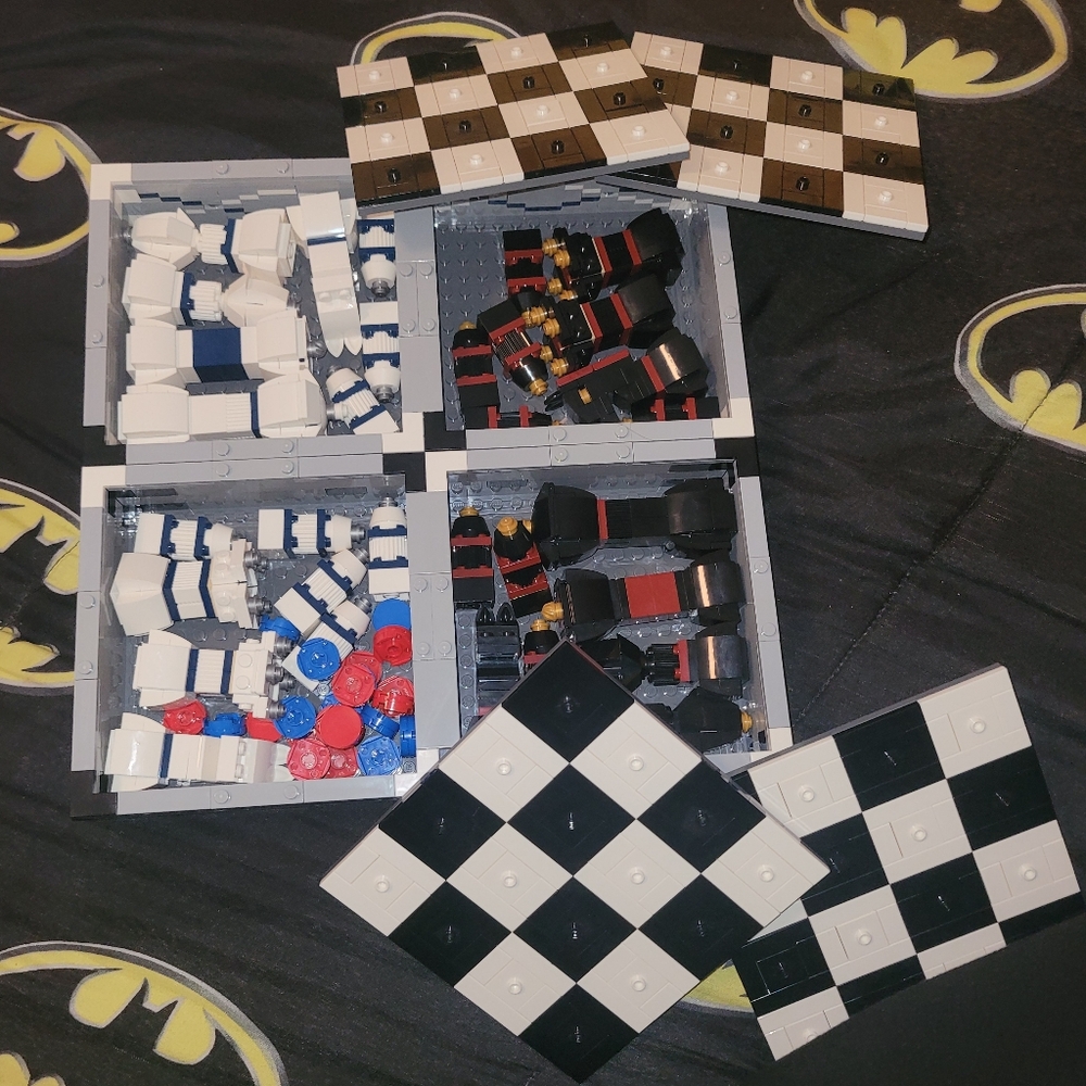 Lego Iconic Chess Set (Retired Set) - Picture 5 of 5